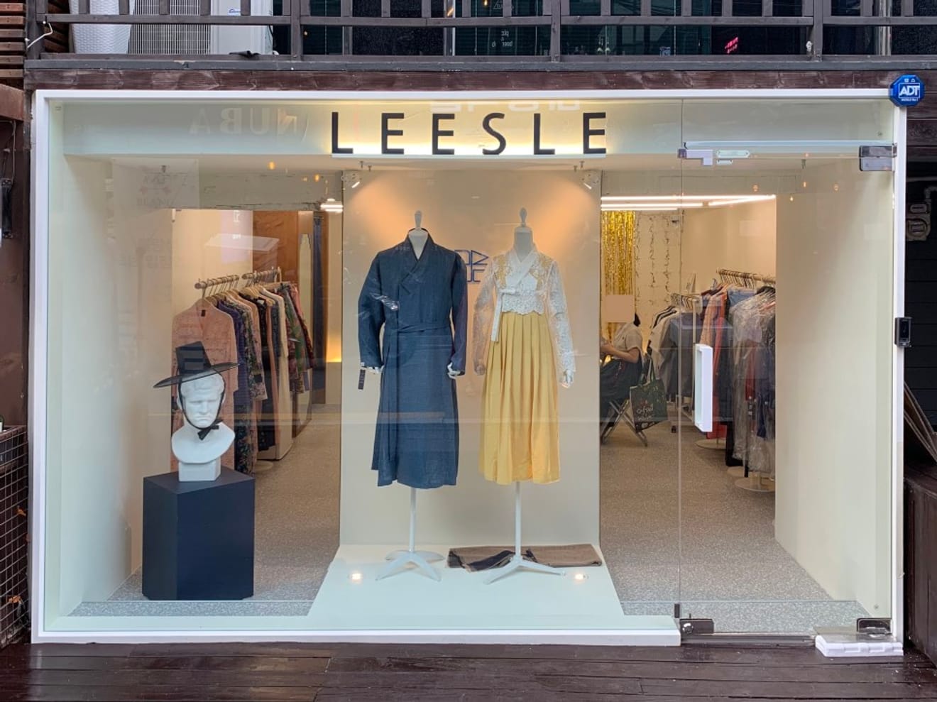 Leesle (리슬), eröffnet ein Kleidergeschäft in Hongdae!