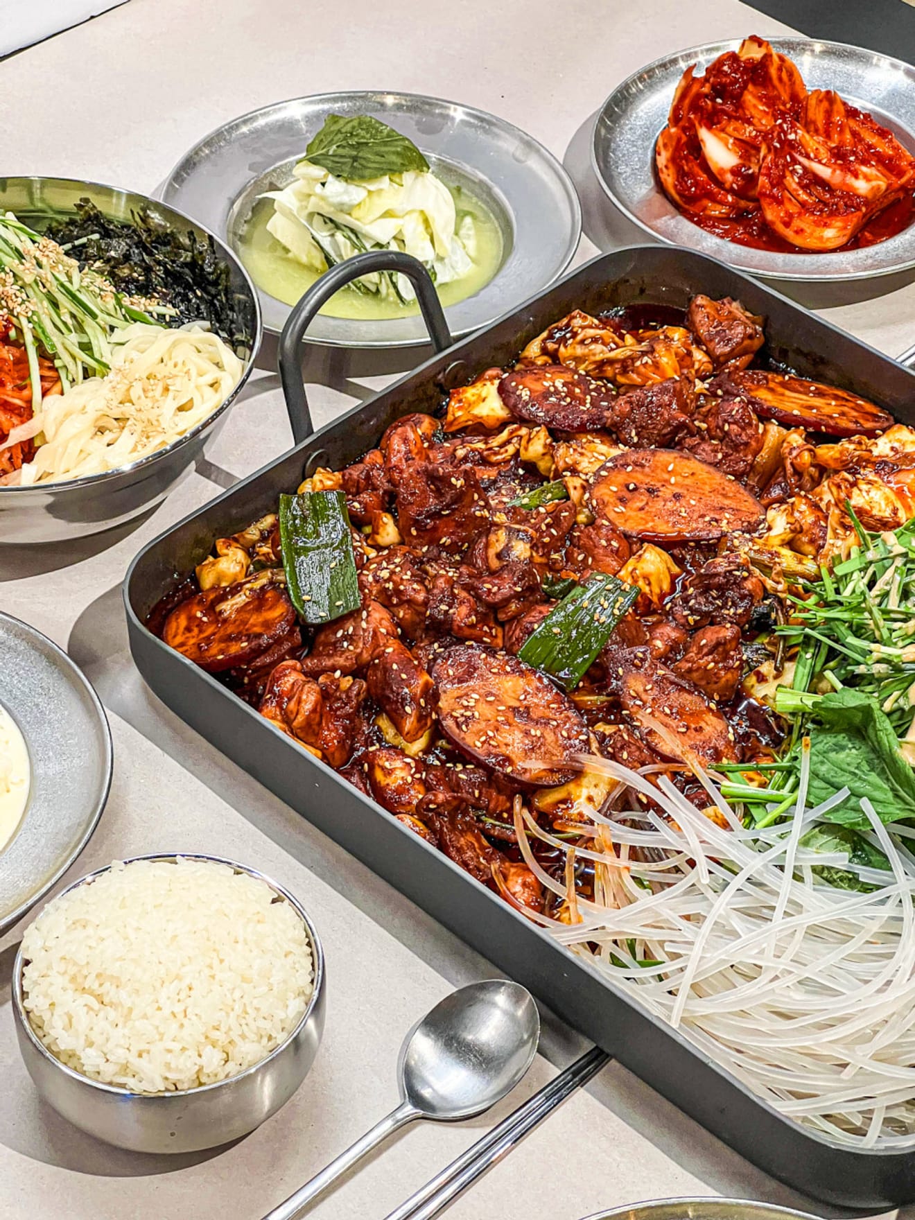 [ทัวร์ร้านอาหารอร่อยในโซล] ร้านอาหารท้องถิ่นลับๆ ในย่านจัมซิลที่นักชิมอย่างอี ยองจาแนะนำ