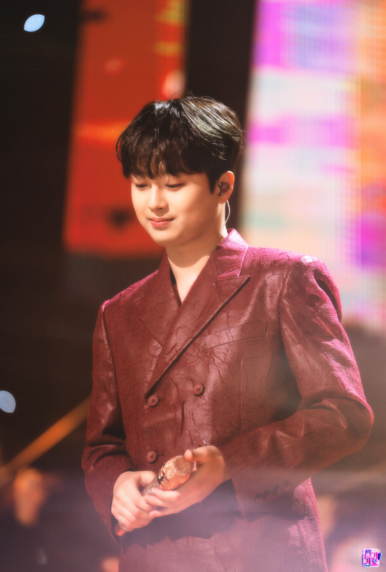 Cantante Lee Chan-won in azione: apparizione a SBS Inkigayo