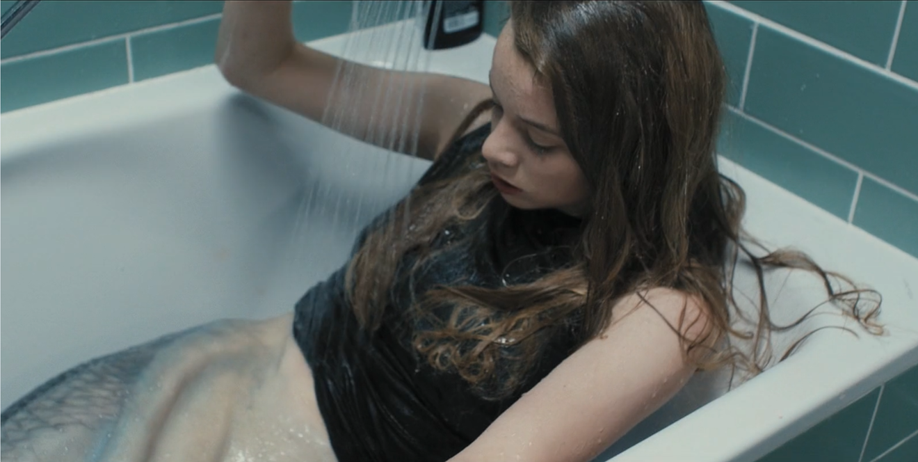 ภาพหนึ่งฉากจากภาพยนตร์ "Blu My Mind"