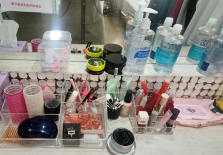 Bizim Mahalle Fotoğrafçısı Hongdae Kimlik Fotoğrafı Saç ve Makyaj Dahil