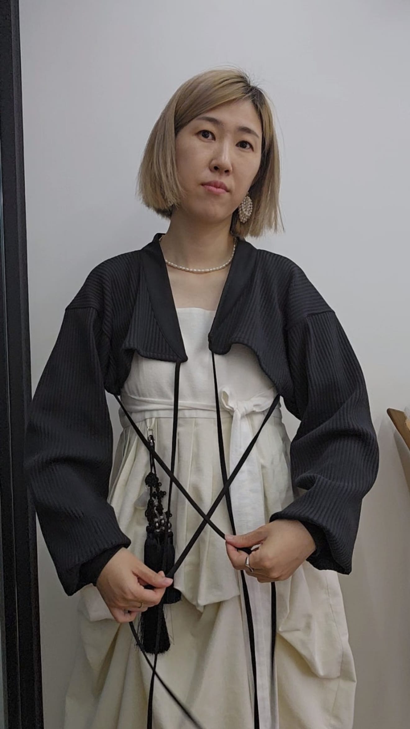 Wie wäre es mit moderner, alltagstauglicher Hanbok-Mode statt Prinzessinnen-Hanbok im Gyeongbokgung-Palast? _ Schwarzer & weißer Chic