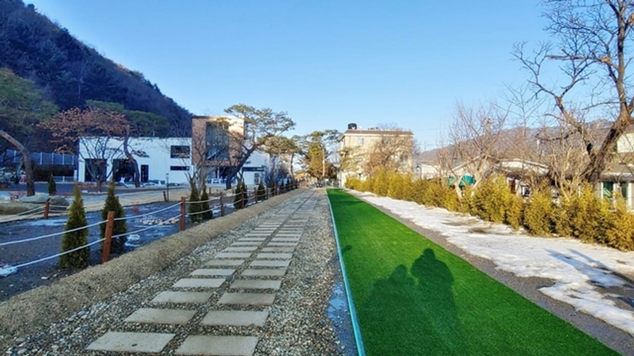 Recommended Weekend Trip Destinations with Your Dog: 'Diggeulgeul' in Gapyeong Daeseong-ri Station