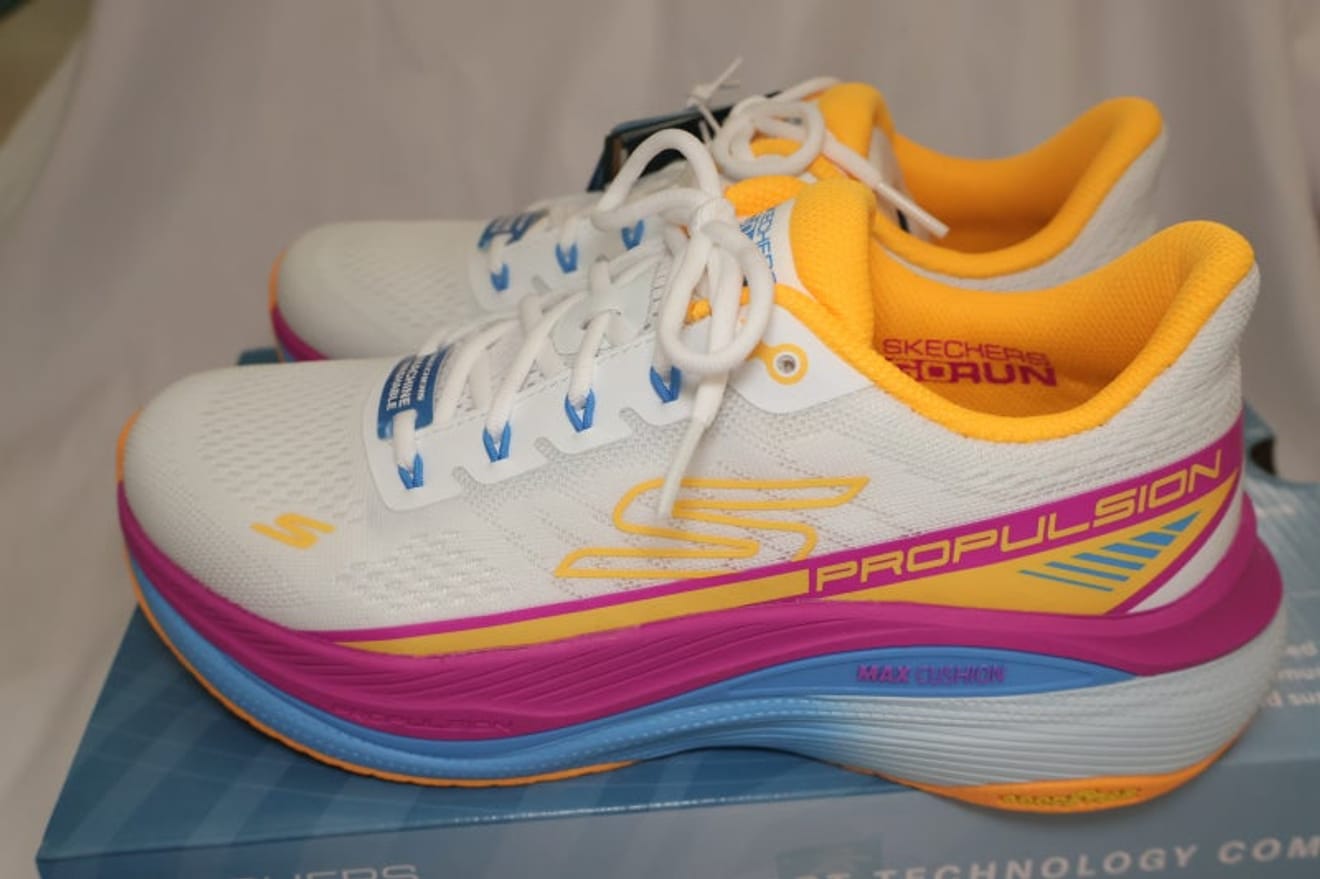 舒適跑步的最佳選擇：Skechers Max Cushioning Propulsion 慢跑鞋推薦
