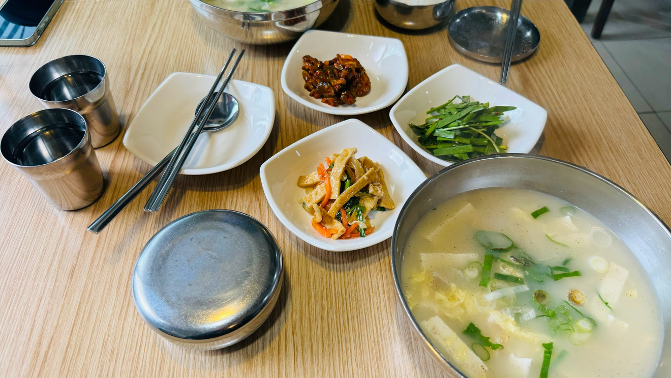 Ristorante economico vicino alla stazione di Hapjeong: ecco il fascino del Dabuk-eoguk!
