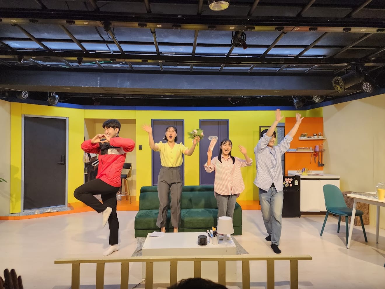 [Play Review] 'Falling in Love: D100', a Romantic Comedy in Daehakro Perfect for Couples' Dates
