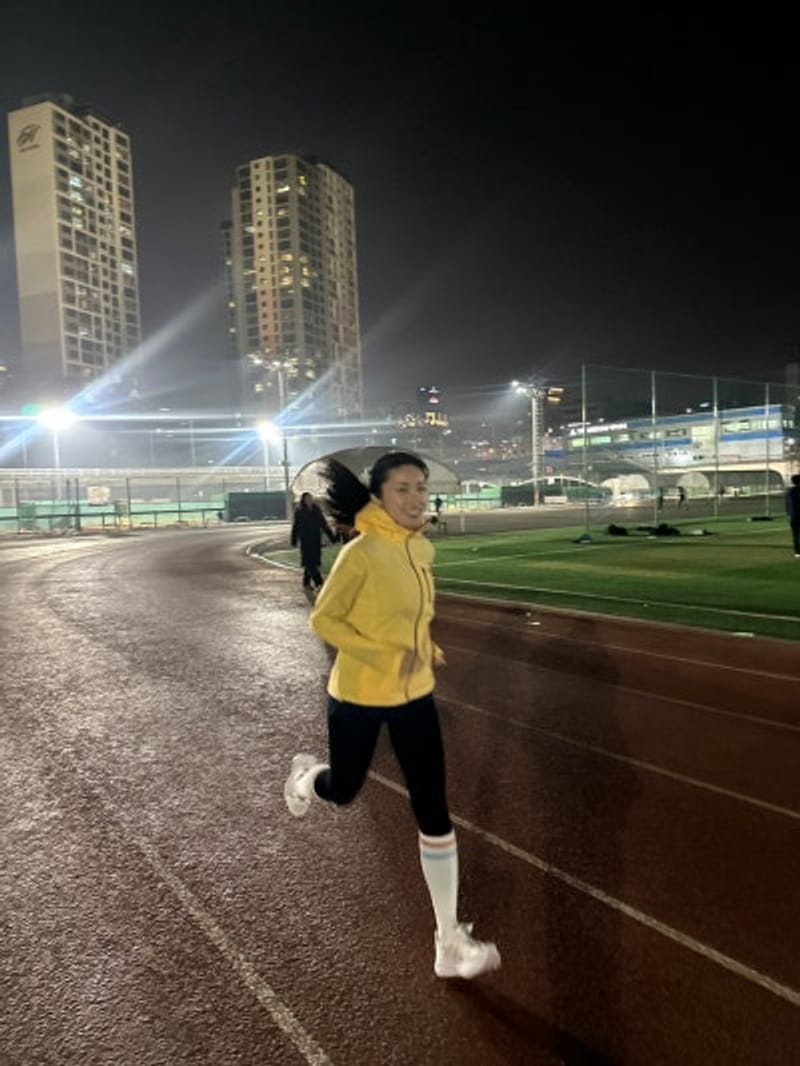 Review Sepatu Lari ASICS GEL-Nimbus 27 Setelah 20km: Rekomendasi Sepatu Olahraga untuk Wanita