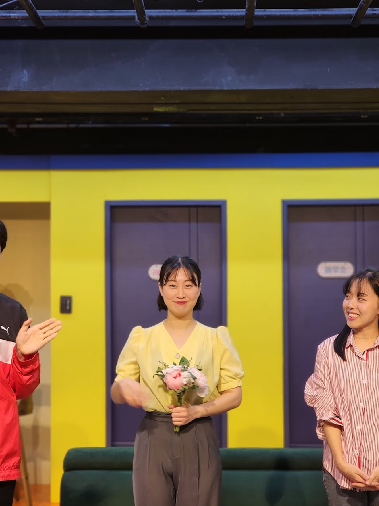 [Play Review] 'Falling in Love: D100', a Romantic Comedy in Daehakro Perfect for Couples' Dates