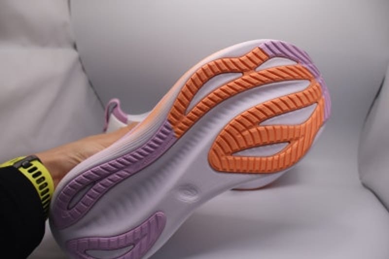 Review Sepatu Lari ASICS GEL-Nimbus 27 Setelah 20km: Rekomendasi Sepatu Olahraga untuk Wanita