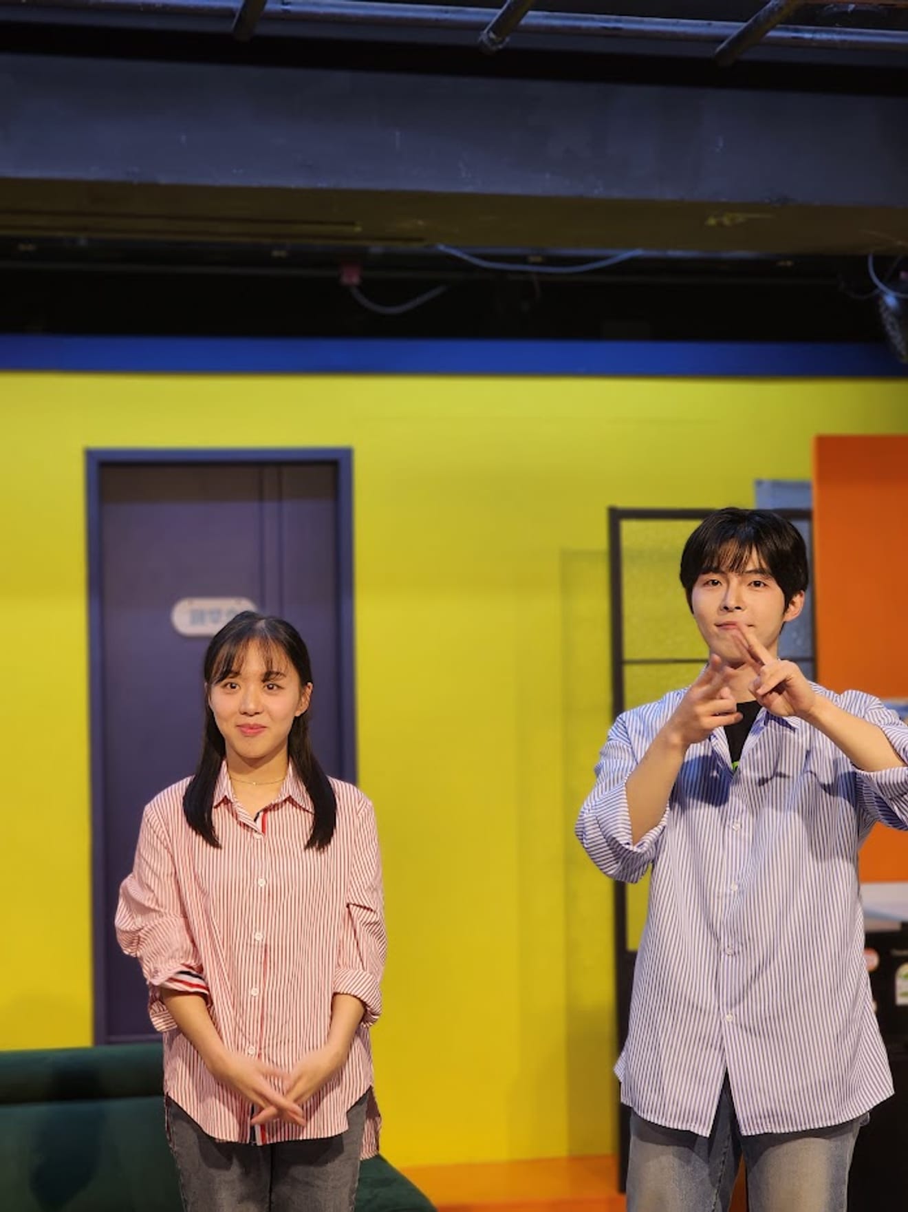 [Play Review] 'Falling in Love: D100', a Romantic Comedy in Daehakro Perfect for Couples' Dates