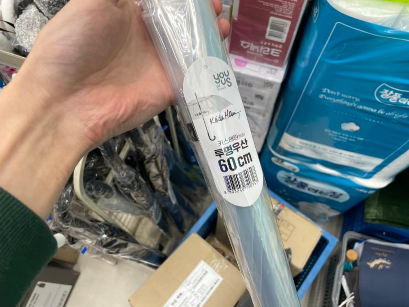 Árk összehasonlítás dél-koreai kényelmi boltok esernyőinek áráról (E-mart, GS25, Seven Eleven)