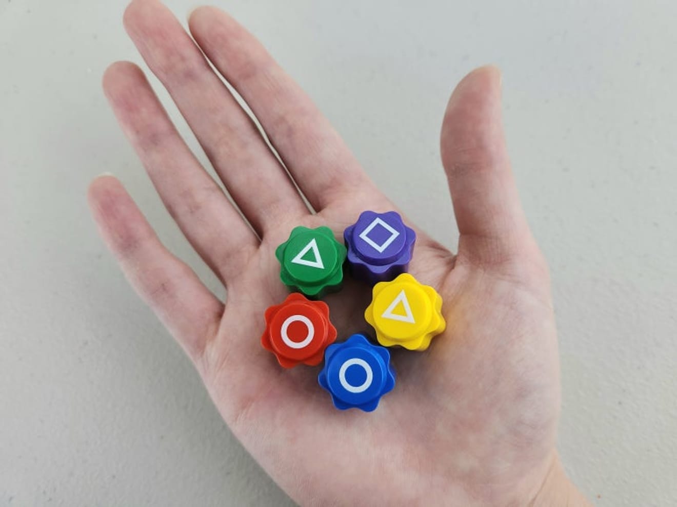 ของที่ระลึกจากการร่วมมือกันระหว่างเกมイカゲーム (Squid Game) และแบรนด์ Bring Green ที่ Olive Young