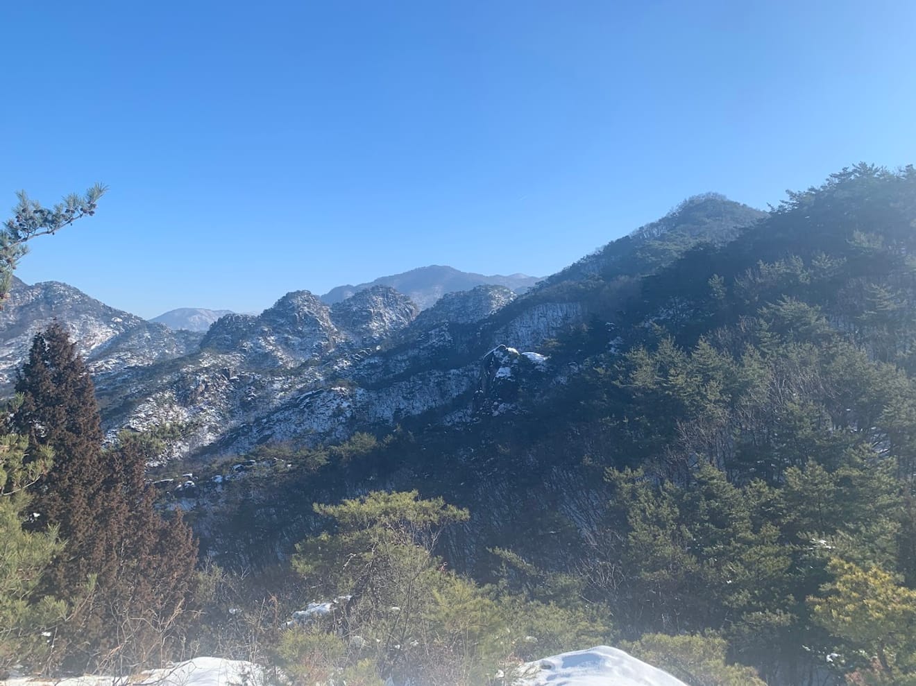 [Ulusal Park Pul Turu] 10. 월악산 (Walaksan) Yeni Başlayanlar İçin Kar Çiçeği Dağcılık Rotası Oksunbong'un Chungju Gölü Manzarası