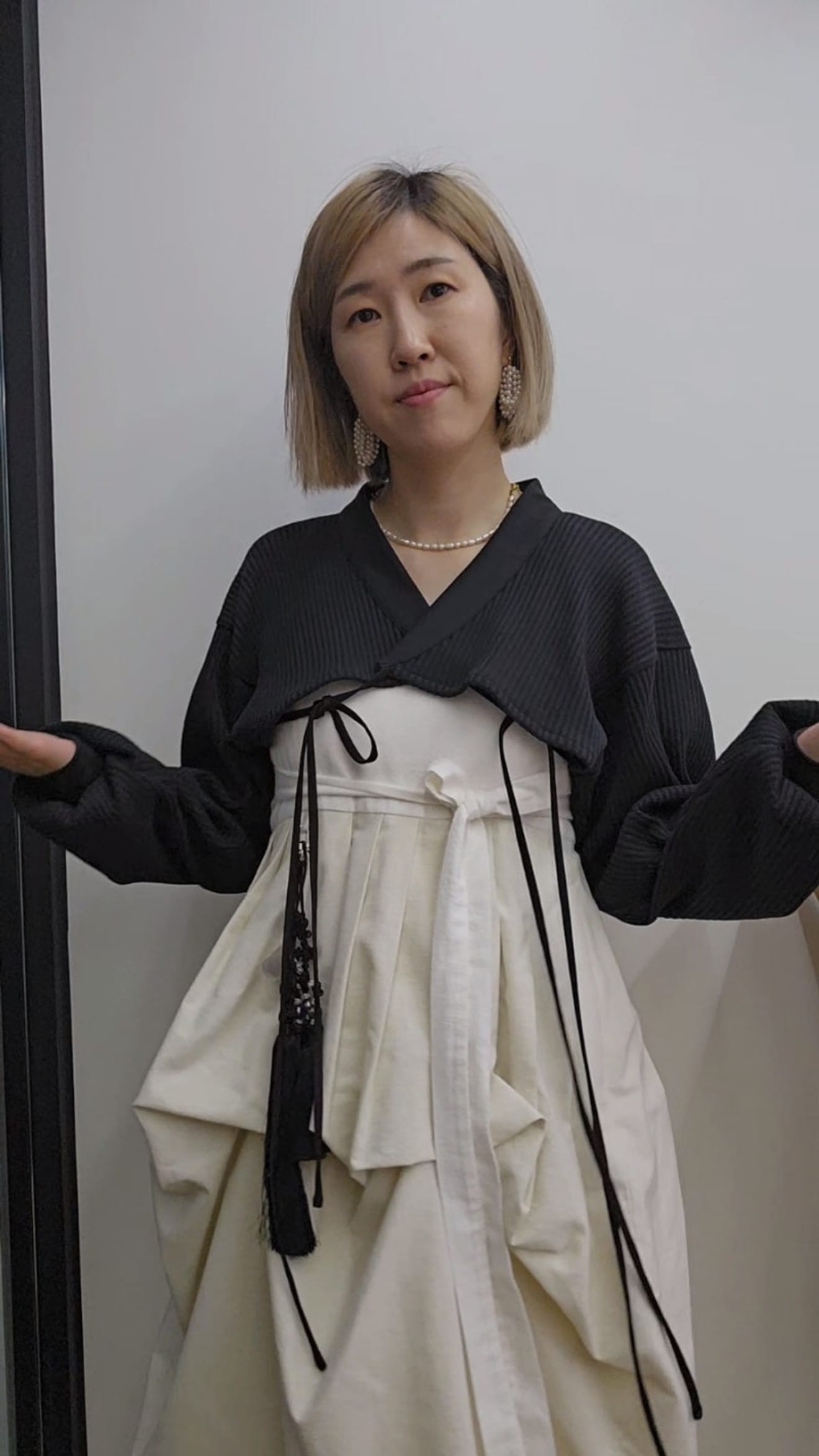 Wie wäre es mit moderner, alltagstauglicher Hanbok-Mode statt Prinzessinnen-Hanbok im Gyeongbokgung-Palast? _ Schwarzer & weißer Chic