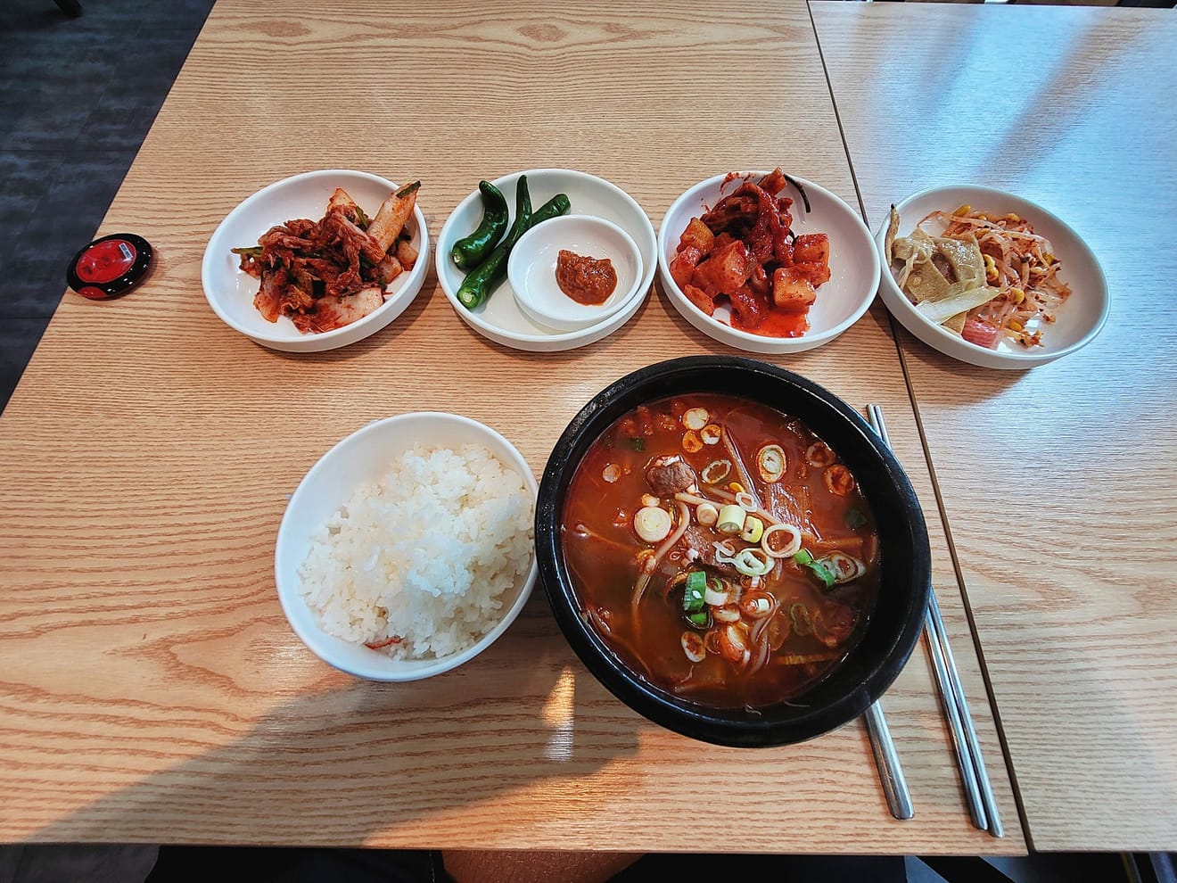 [Ulsan Restaurant] Rundvlees Soep (소고기 국밥) voor €6 in Gana Janchitnal Fusion Koreaans Buffet
