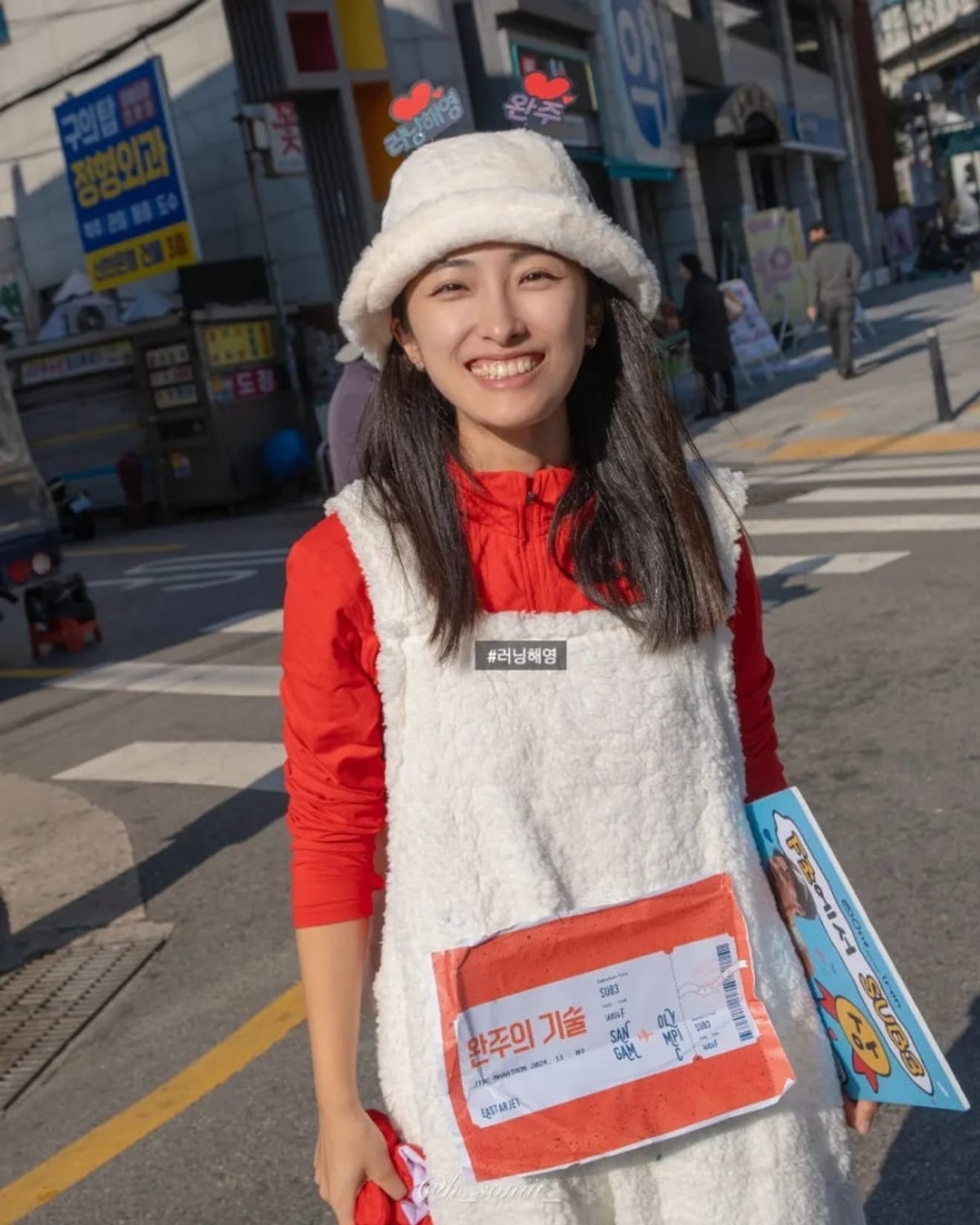 Hơn 37.000 người tham gia, đăng ký bổ sung cho Maratong Seoul JTBC 2024 đã hết, tôi đã đến cổ vũ với trang phục (Cuộc thi tuyển chọn trang phục độc đáo của hãng hàng không Eastar)