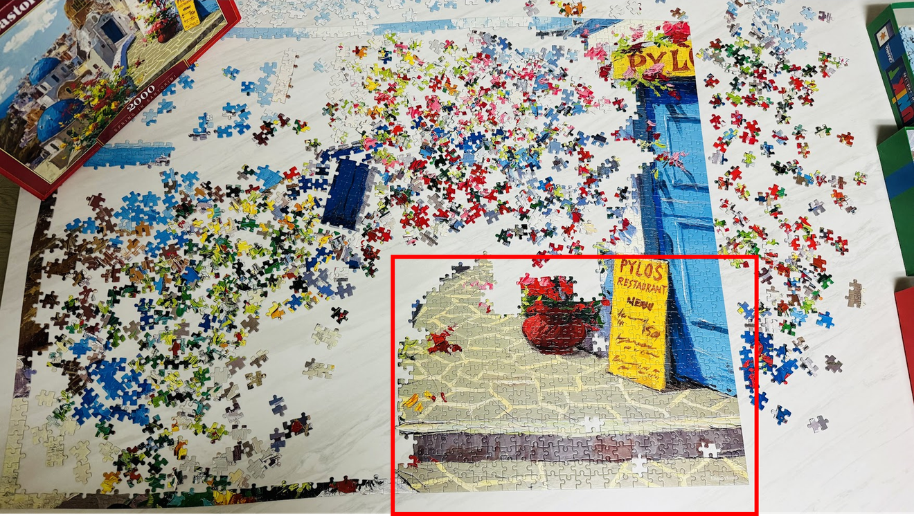 Ảnh chụp các mảnh puzzle được gom lại theo màu sắc