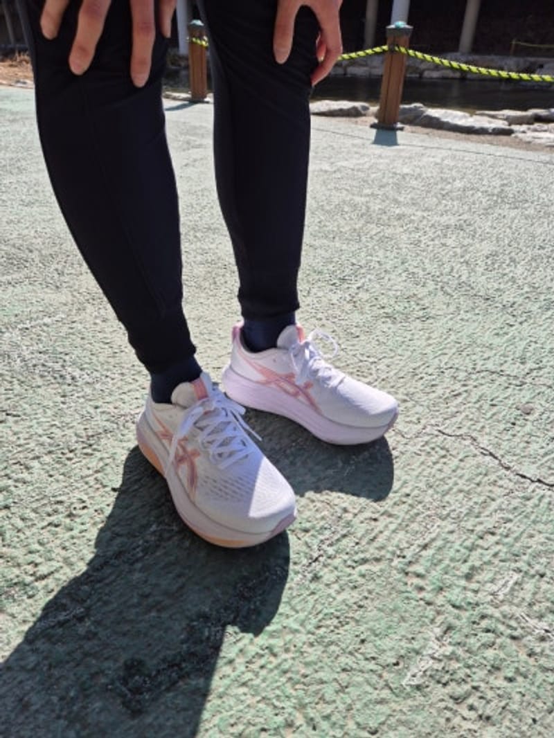 Review Sepatu Lari ASICS GEL-Nimbus 27 Setelah 20km: Rekomendasi Sepatu Olahraga untuk Wanita