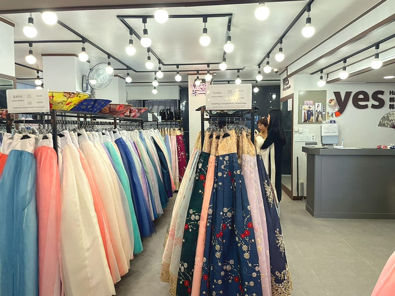 Gyeongbokgung Hanbok-Verleih YES Hanbok und kostenloser Eintritt
