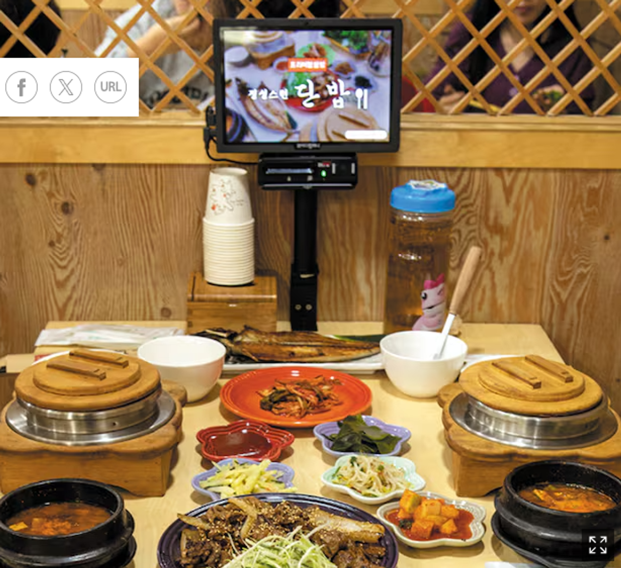 Panduan Lengkap Budaya Restoran Korea: Tips Pesan & Pembayaran + Mahir Adab Makan!