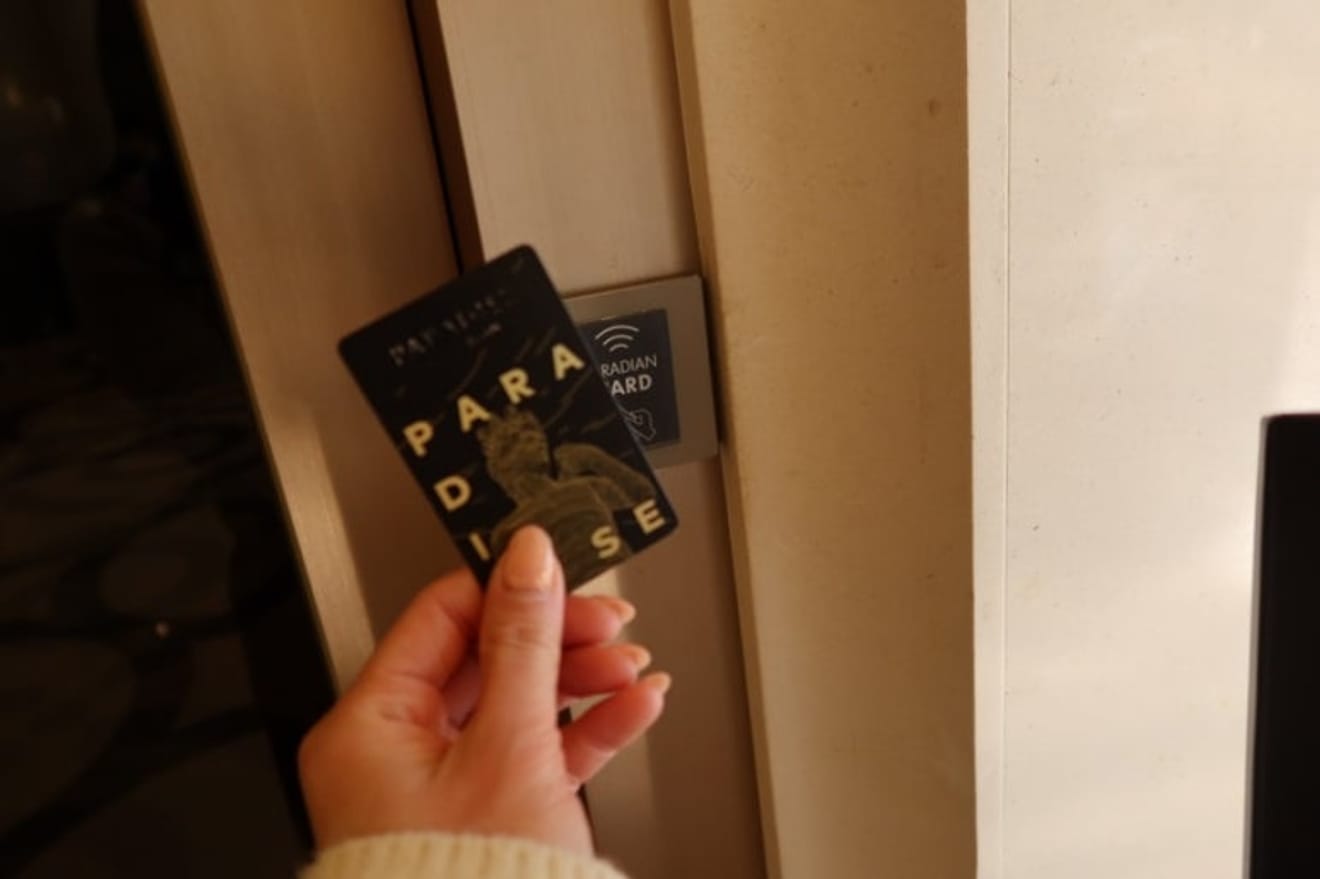 Paradise Hotel Busan: Lounge Happy Hour Review