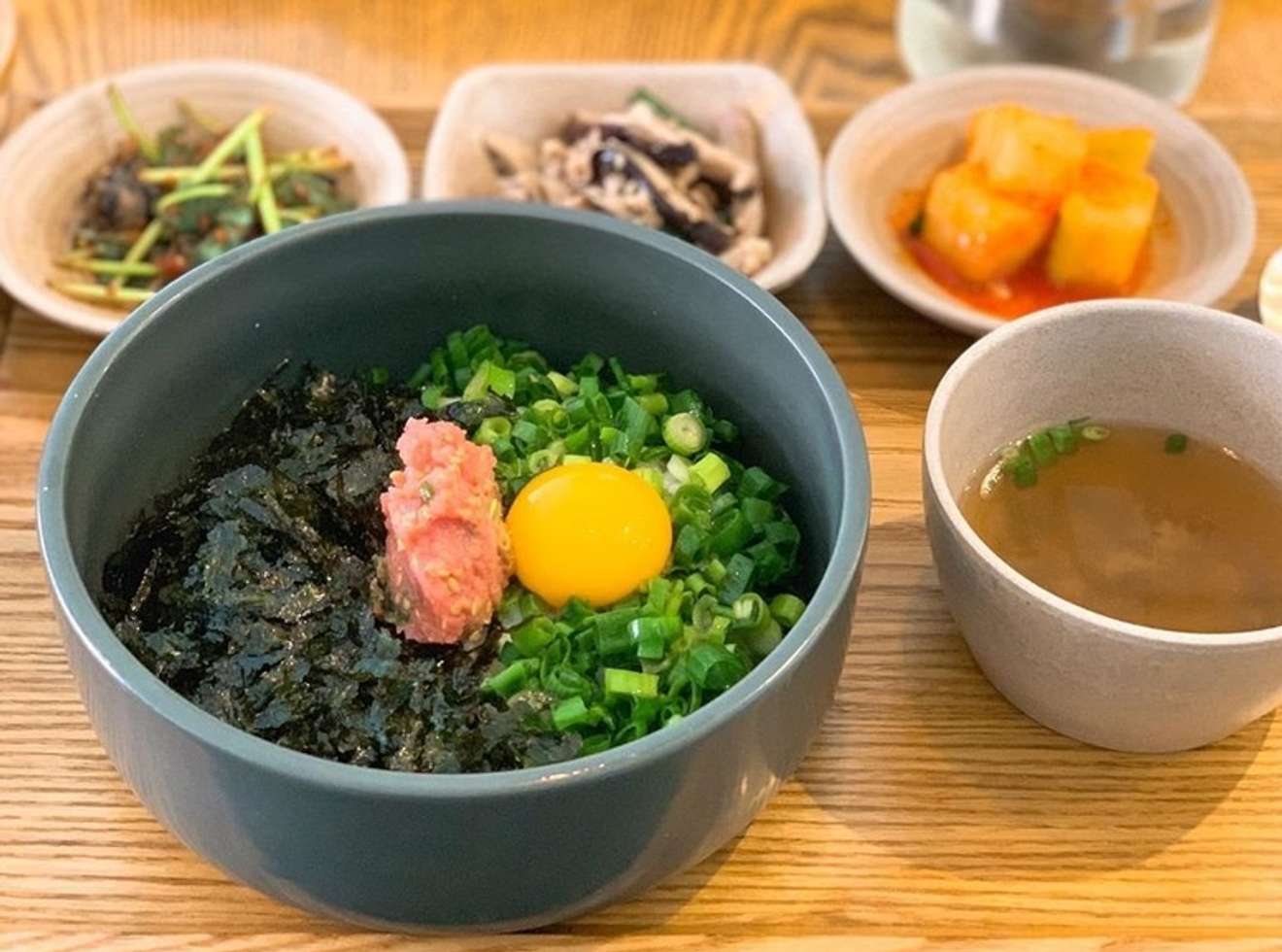 비빔밥은 어떻게 세계인의 입맛을 사로잡았을까? 그 비결을 파헤칩니다