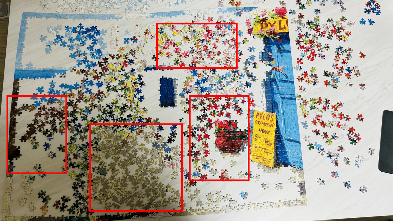 Ảnh chụp các mảnh puzzle được gom lại theo màu sắc