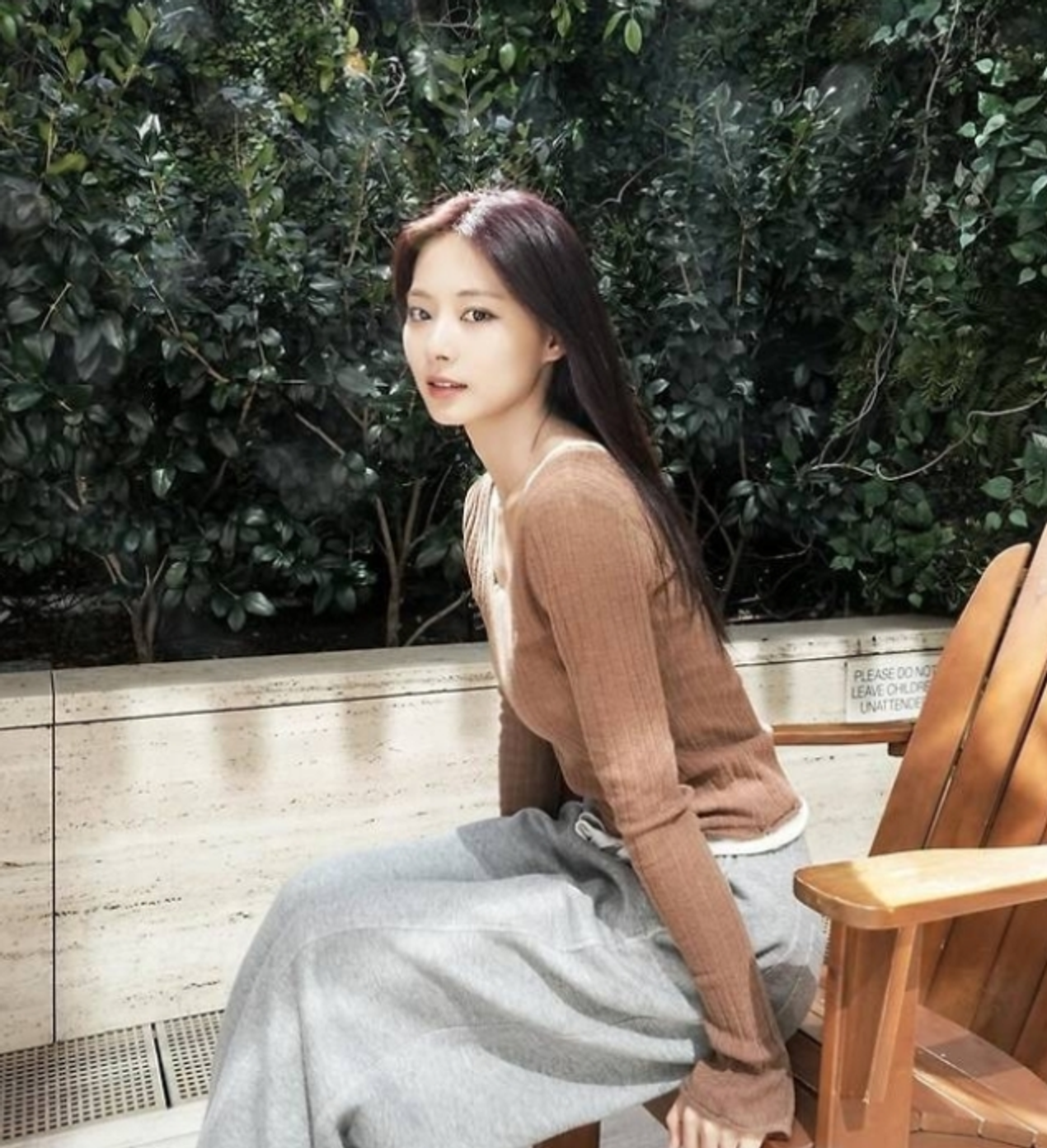 TWICE Tzuyu shows off her "Goddess Aura" even in her relaxed daily life