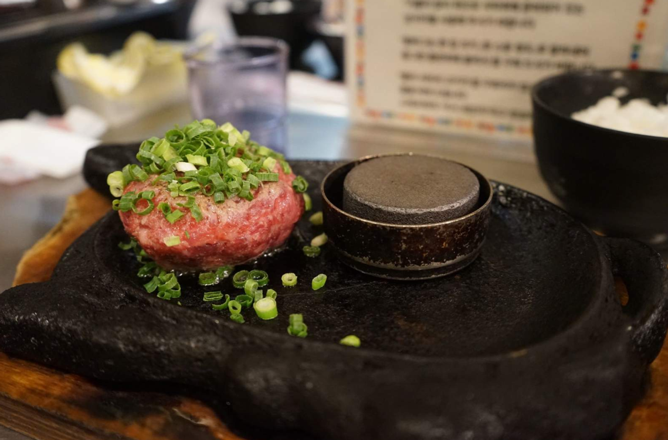 福岡で絶対に食べるべき日本の料理 - ハンバーグ