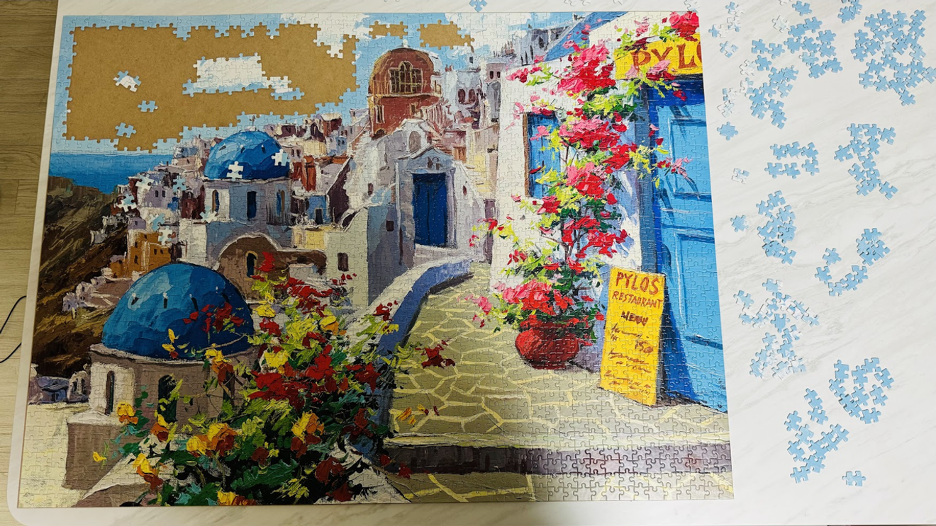 Ảnh chụp puzzle còn thiếu phần bầu trời