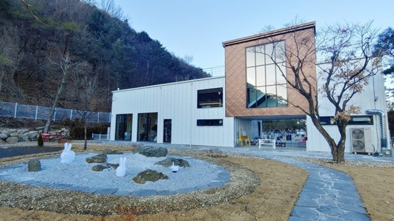Recommended Weekend Trip Destinations with Your Dog: 'Diggeulgeul' in Gapyeong Daeseong-ri Station