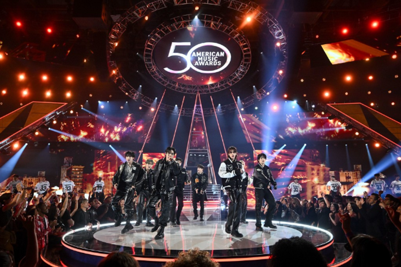 Stray Kids wystąpili na 50-leciu AMAs!