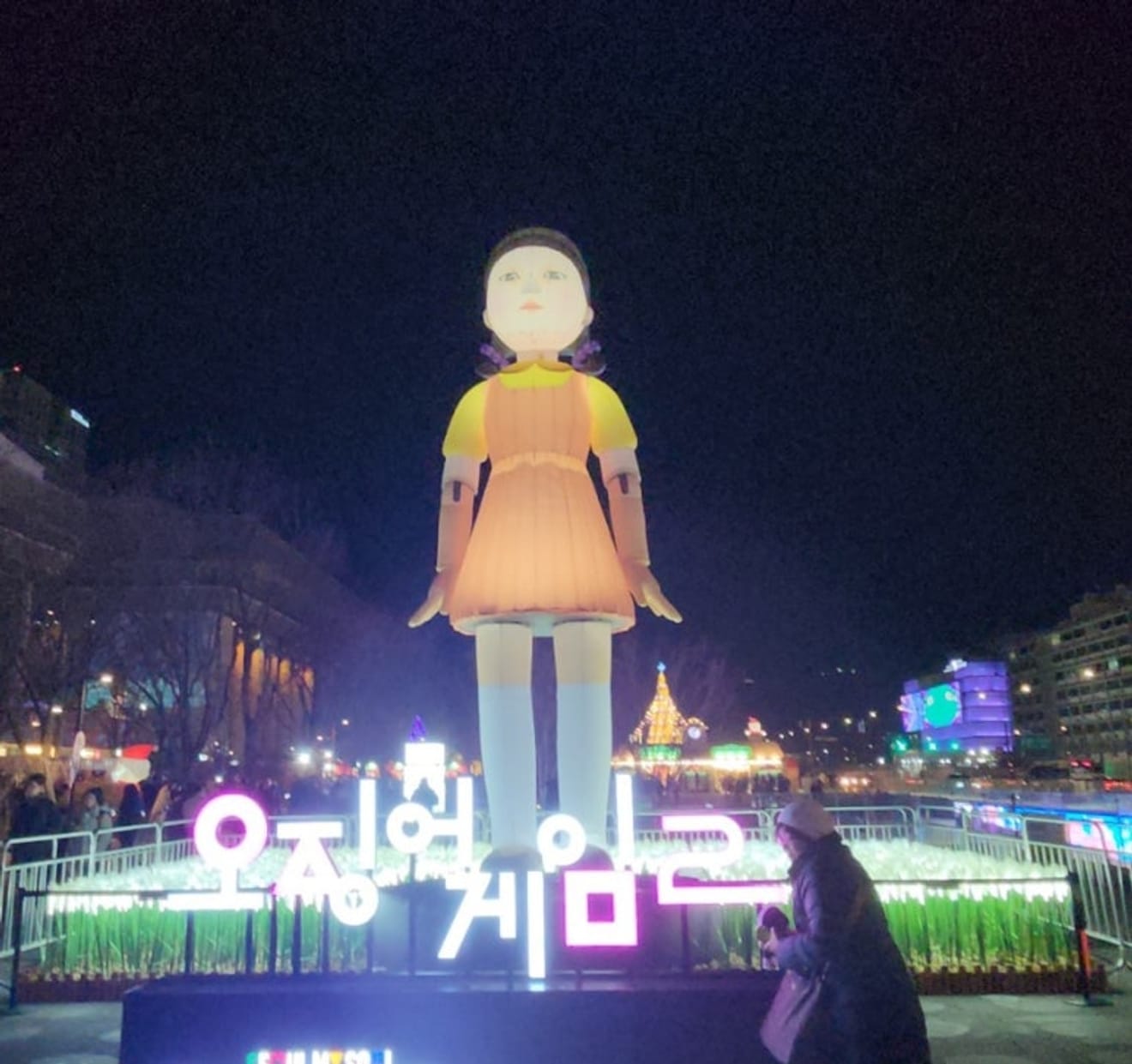 Robot géant Yeong-hee de Squid Game 2 sur la place Gwanghwamun