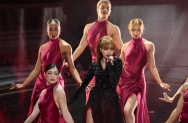Lisa (BlackPink) biểu diễn tại lễ trao giải Oscar, kỷ niệm 50 năm loạt phim "007", lần đầu tiên cho Kpop