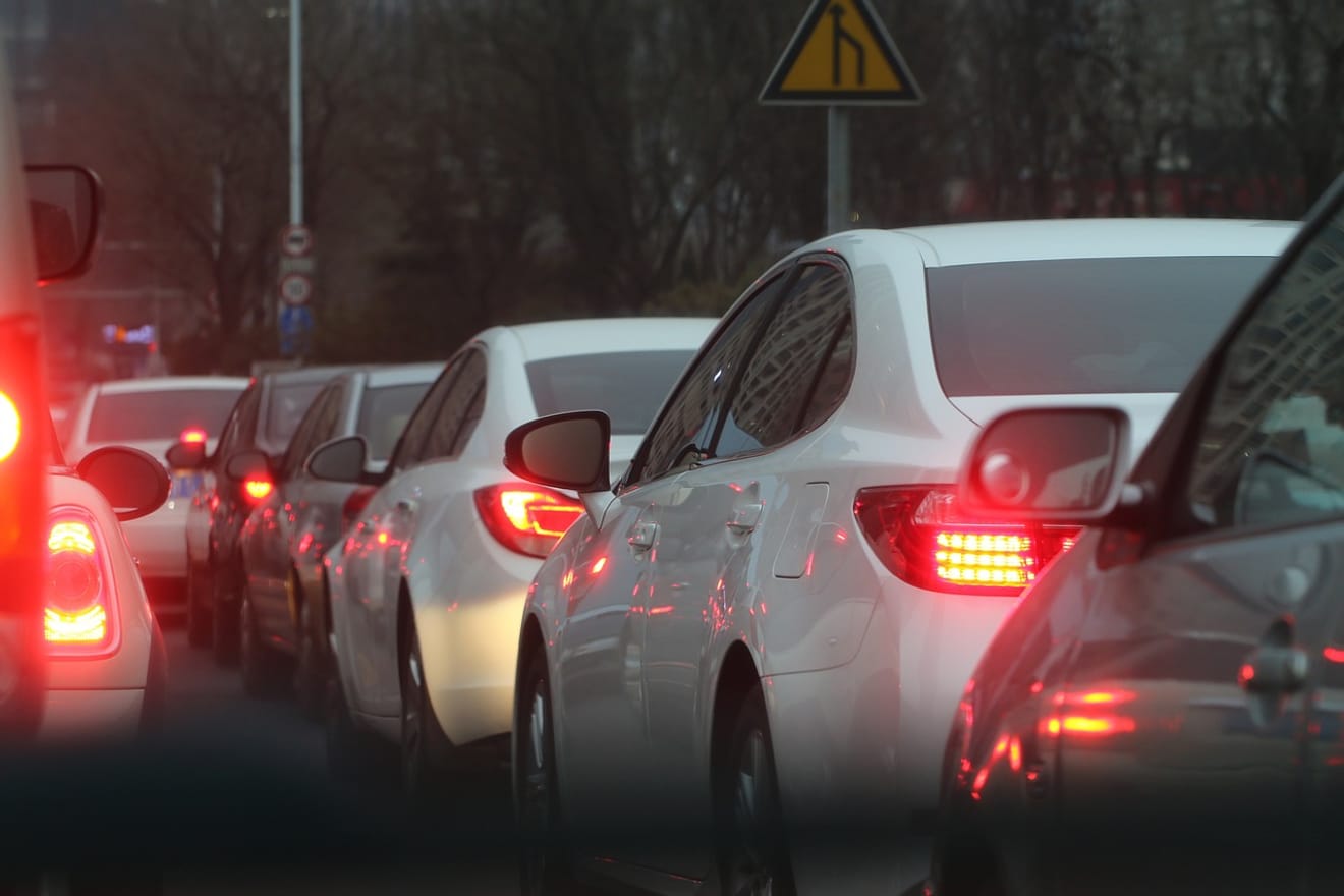 ¿El teletrabajo reduce las emisiones de carbono a la mitad?