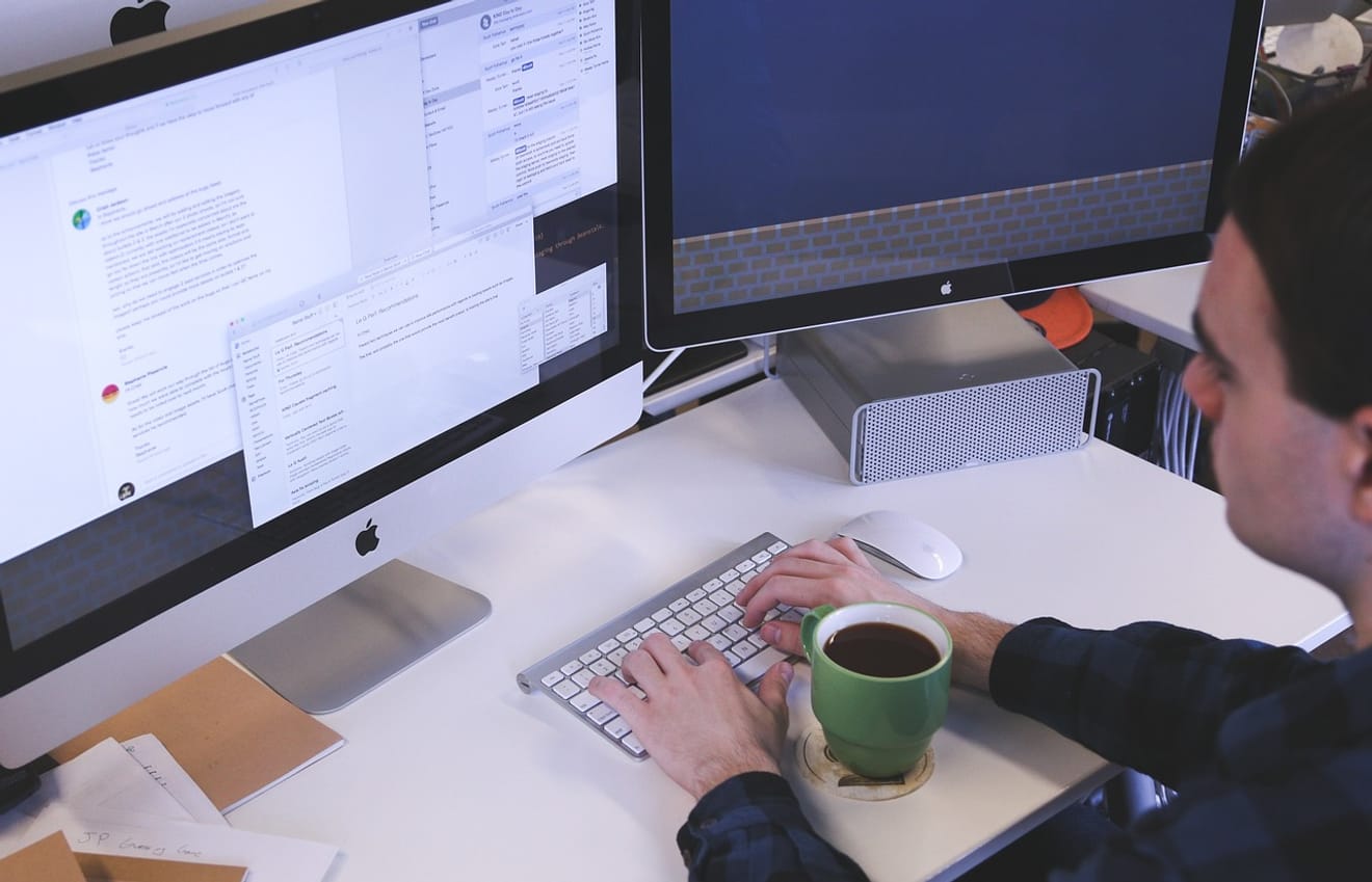 ¿El teletrabajo reduce las emisiones de carbono a la mitad?