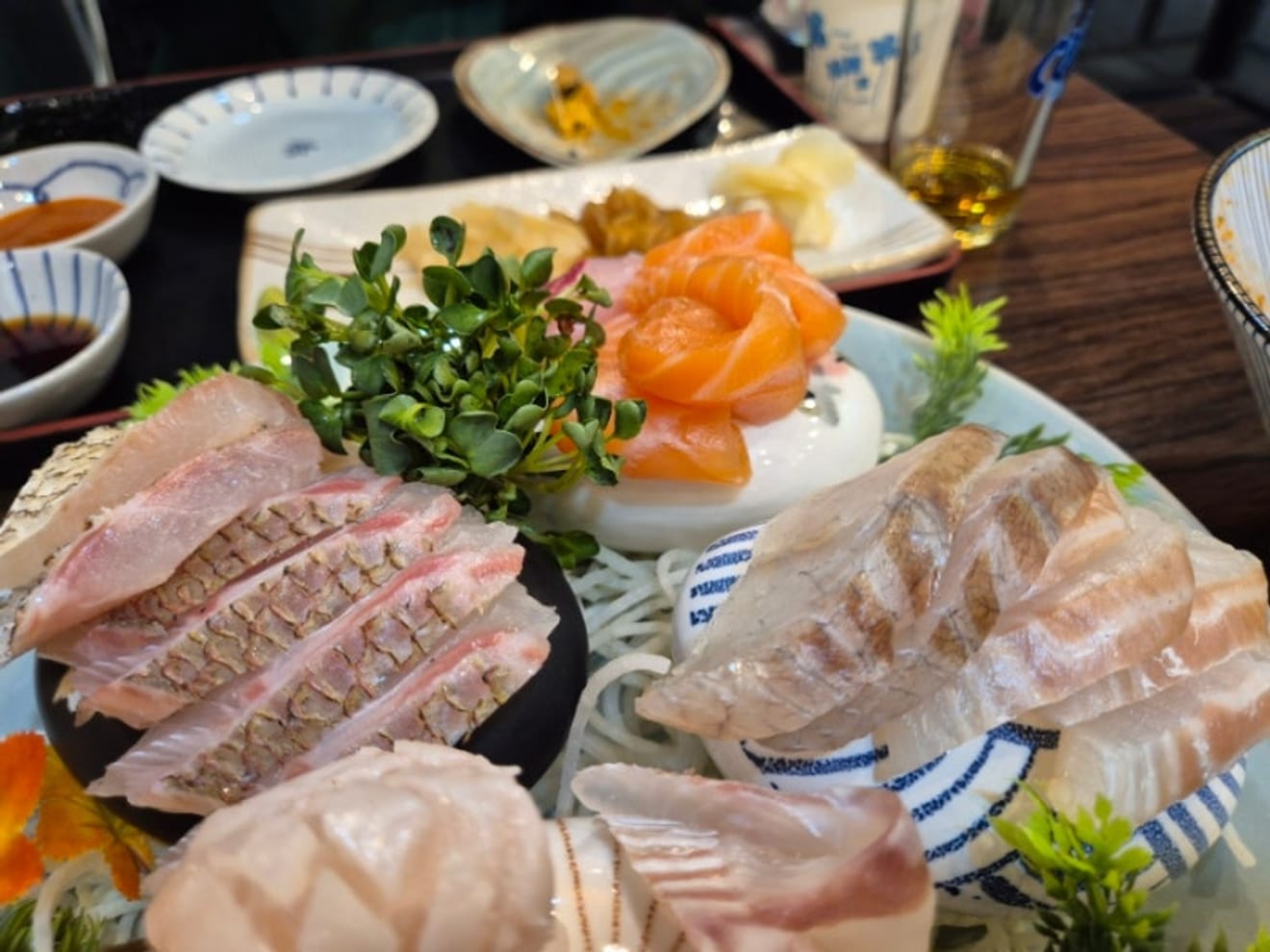 新림站居酒屋我們的壽司：新鮮美味的熟成魚生和壽司