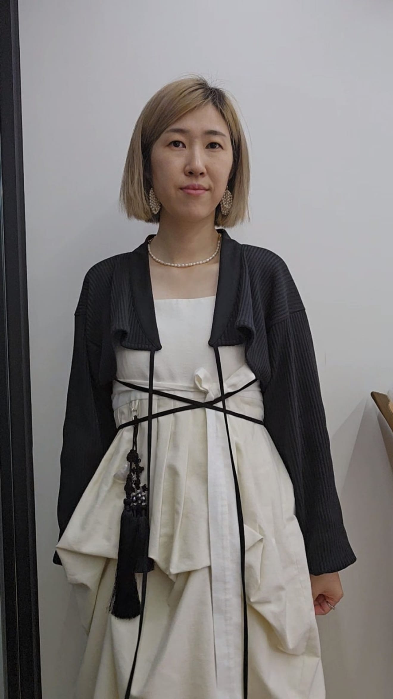 Wie wäre es mit moderner, alltagstauglicher Hanbok-Mode statt Prinzessinnen-Hanbok im Gyeongbokgung-Palast? _ Schwarzer & weißer Chic