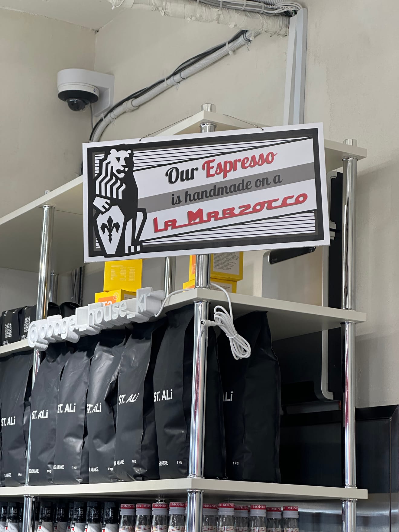 Látogatás a 합정 (Hapjeong) óriás kávézóba, az Obeygle House első koreai fiókjába