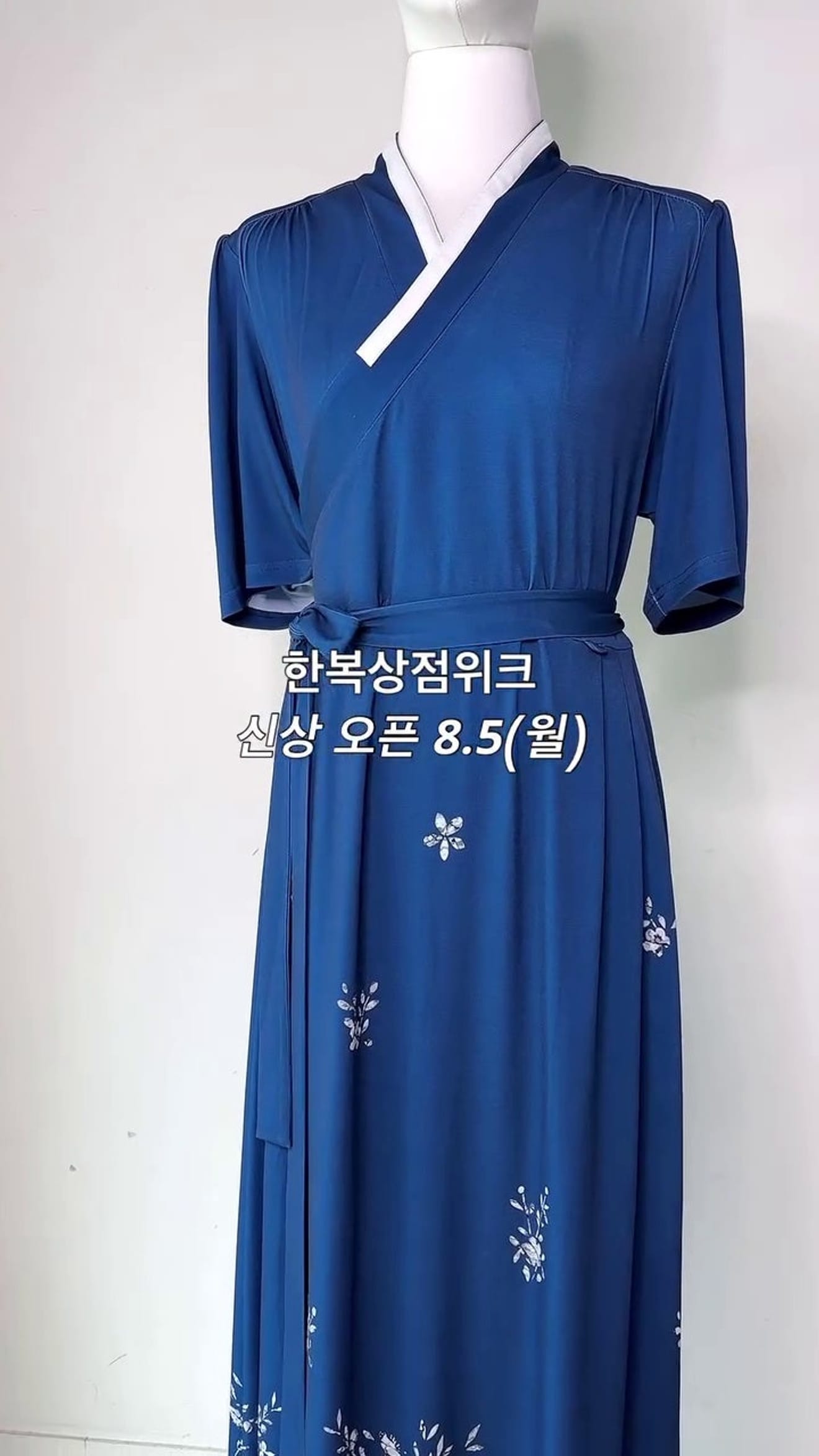 2024 Lisle Hanbok-Neuheitenkollektion enthüllt! Blaue und grüne Versionen des „Bardeuljage Injeolmi“ Hanbok-Kleids sowie Designs mit traditionellen Tiger- und Vogelmotiven