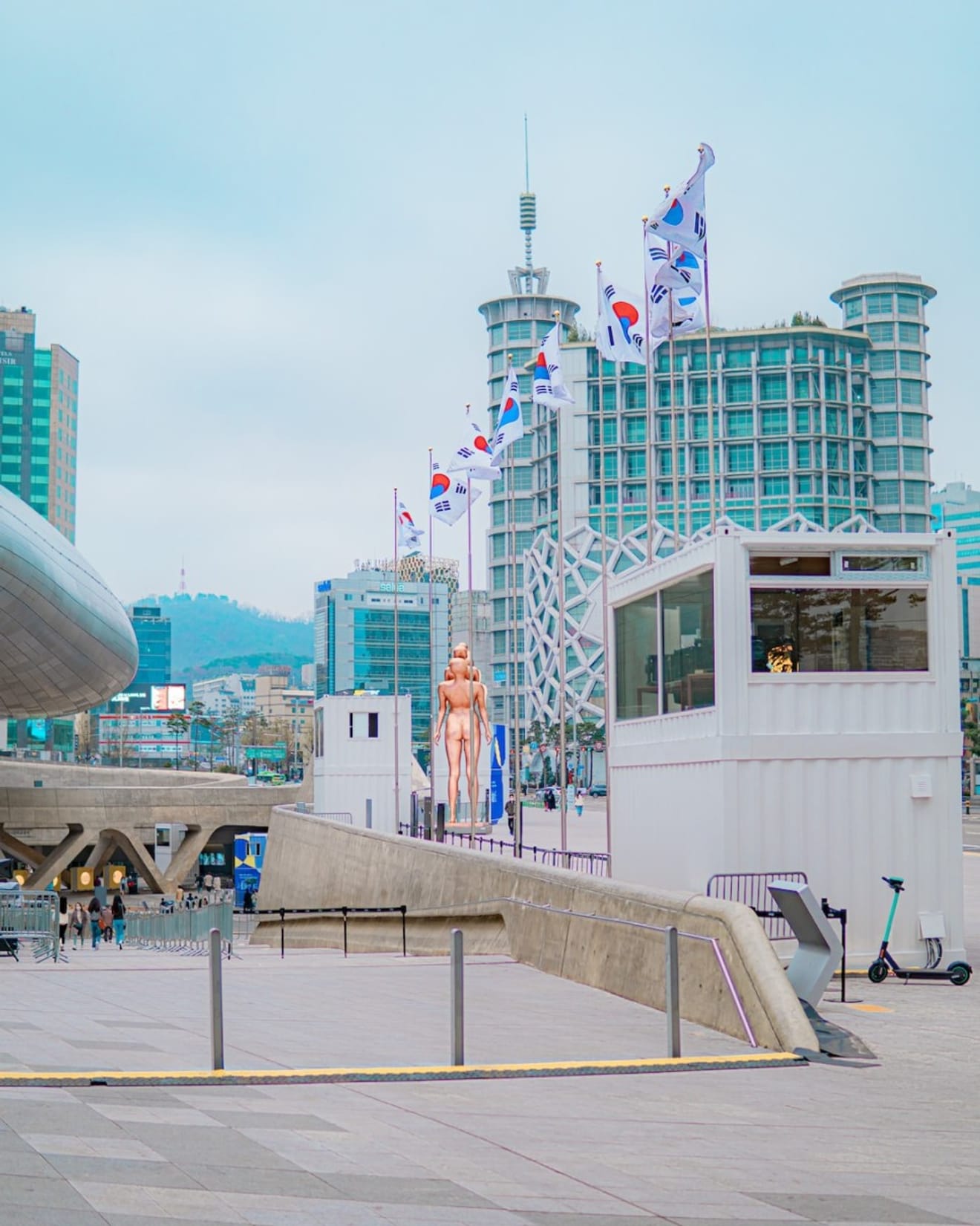 Sehenswürdigkeiten in Seoul, das zukunftsorientierte Dongdaemun Design Plaza (DDP)