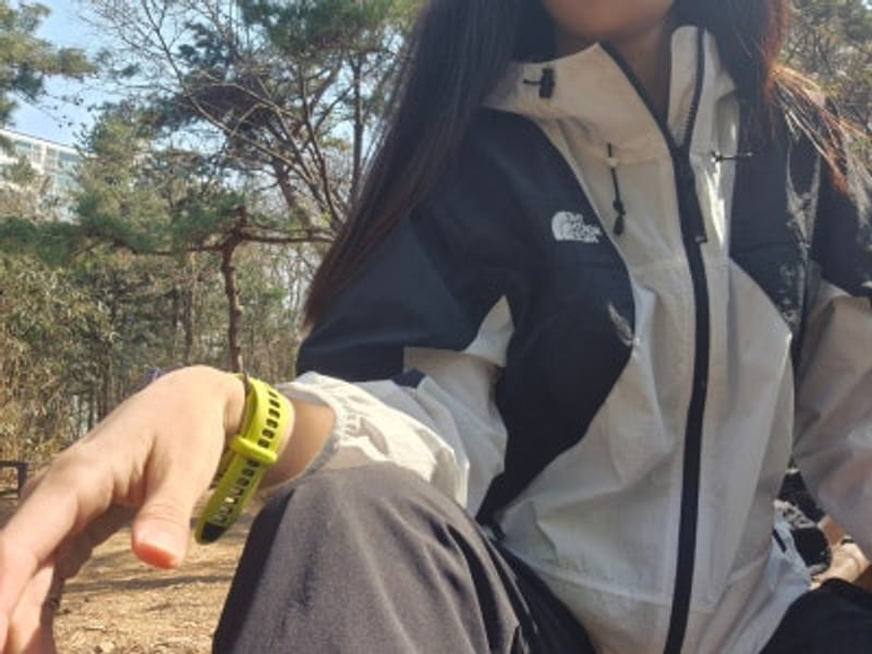 दुरुमिस द्वारा उत्तम जलरोधी और स्टाइलिश नॉर्थ फेस माउंटेन जैकेट