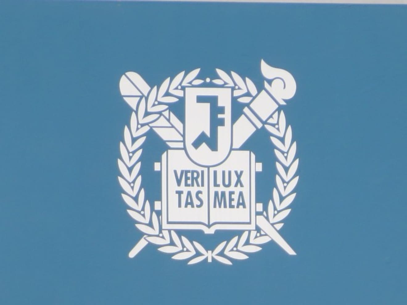 [Historia de la empresa] Historia de un empleado de una universidad de renombre de la generación de los 90 en el departamento de al lado