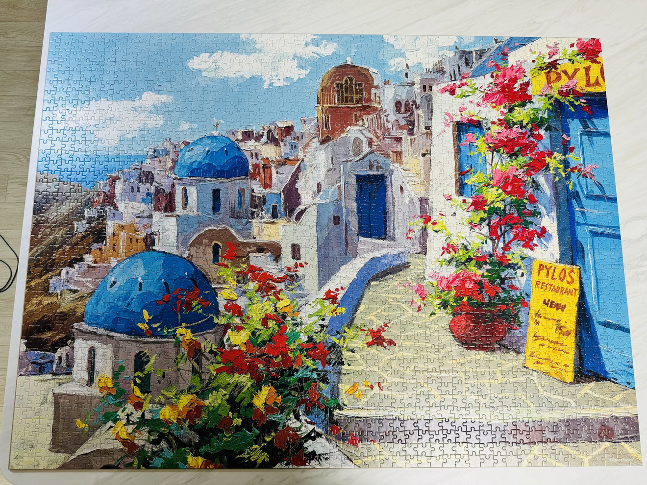Ảnh chụp puzzle 2000 mảnh "Mùa xuân Santorini" đã hoàn thành