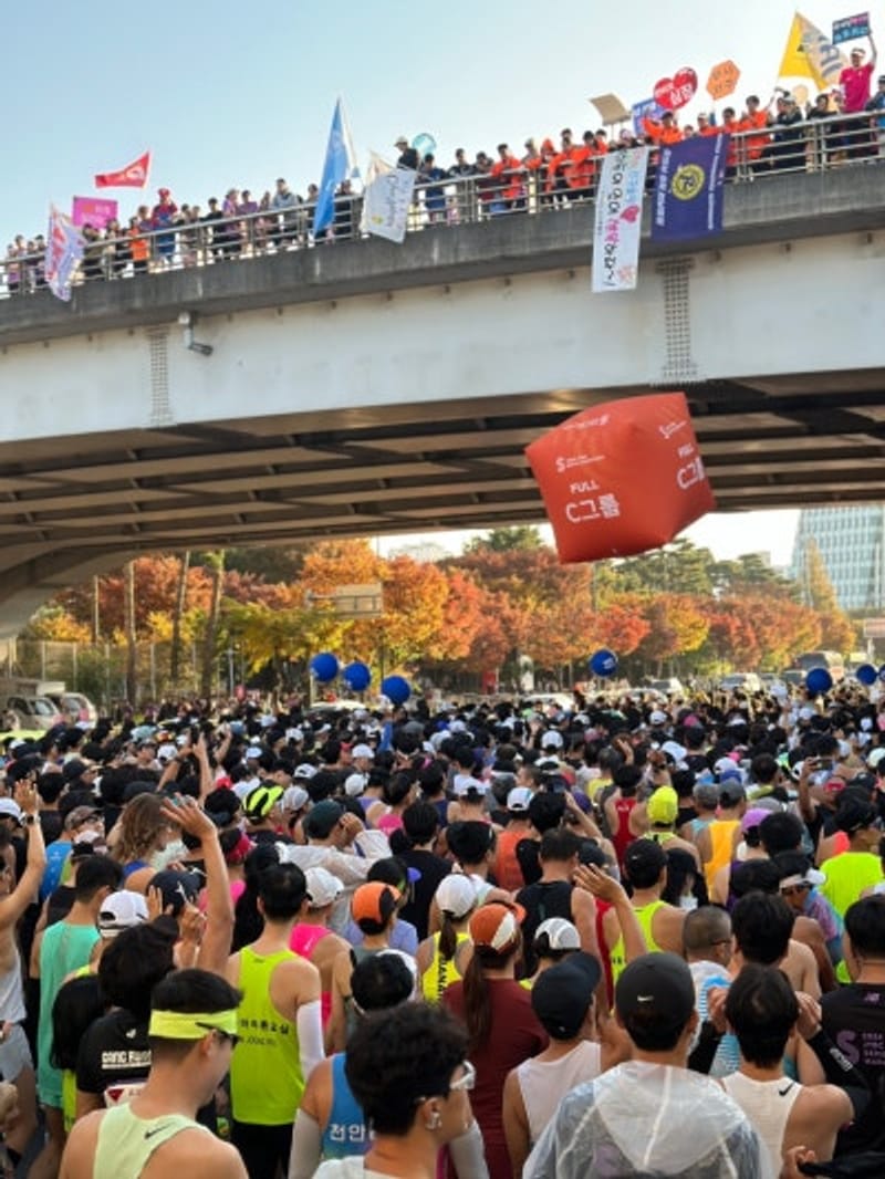 Hơn 37.000 người tham gia, đăng ký bổ sung cho Maratong Seoul JTBC 2024 đã hết, tôi đã đến cổ vũ với trang phục (Cuộc thi tuyển chọn trang phục độc đáo của hãng hàng không Eastar)