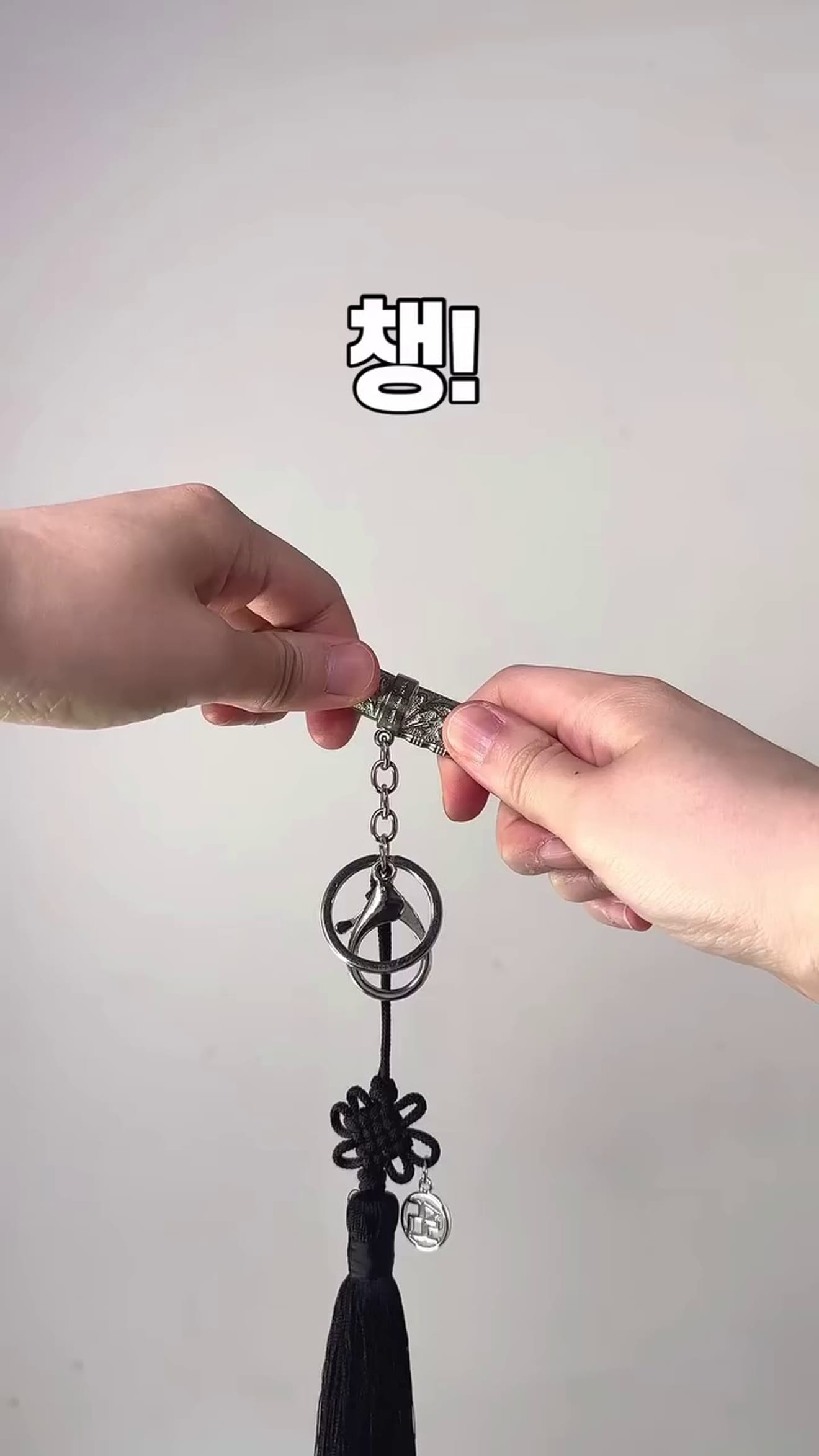 Tren Baru Aksesori Hanbok! Rahasia dan Tips Penggunaan Eunjangdo (은장도) yang Keren!