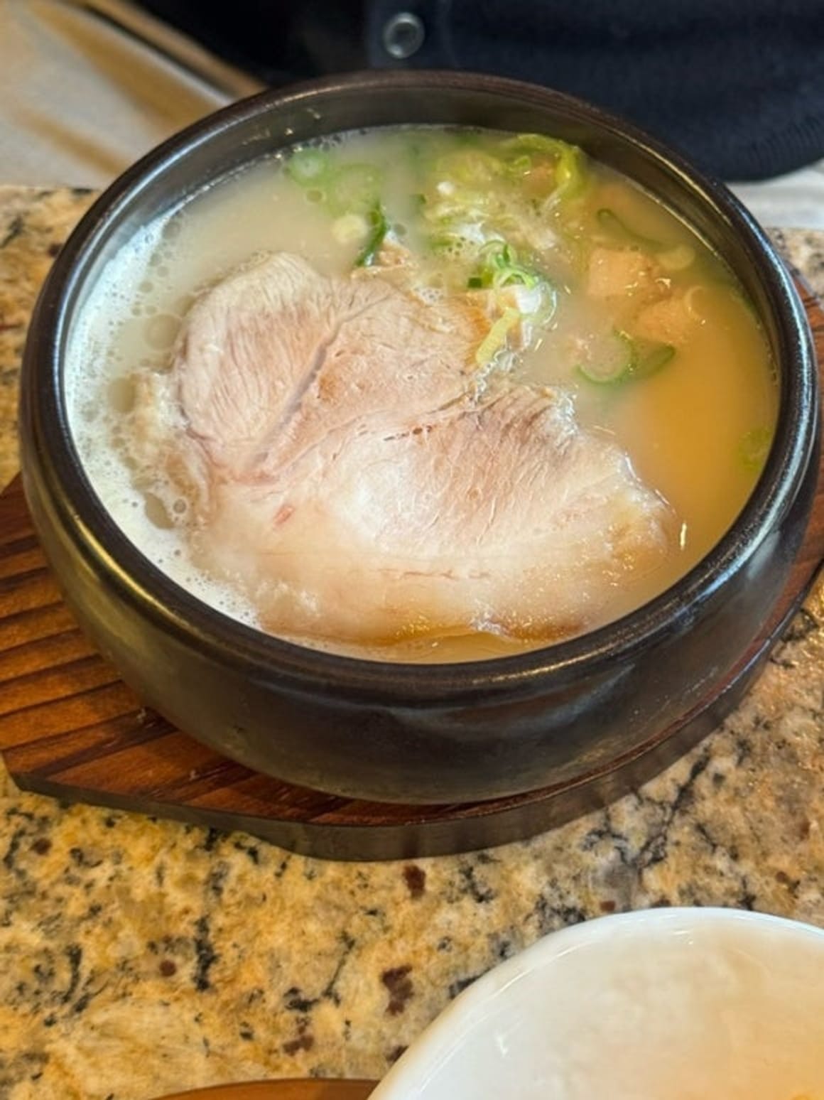 Anmok Seomyeon: ¡Guía Michelin de Busan! Sopa de cerdo