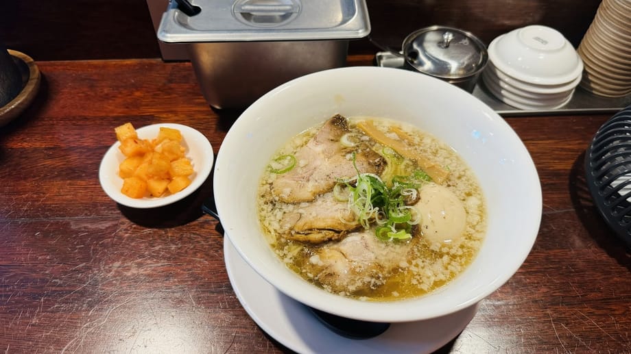 Tavuk suyu shio ramen