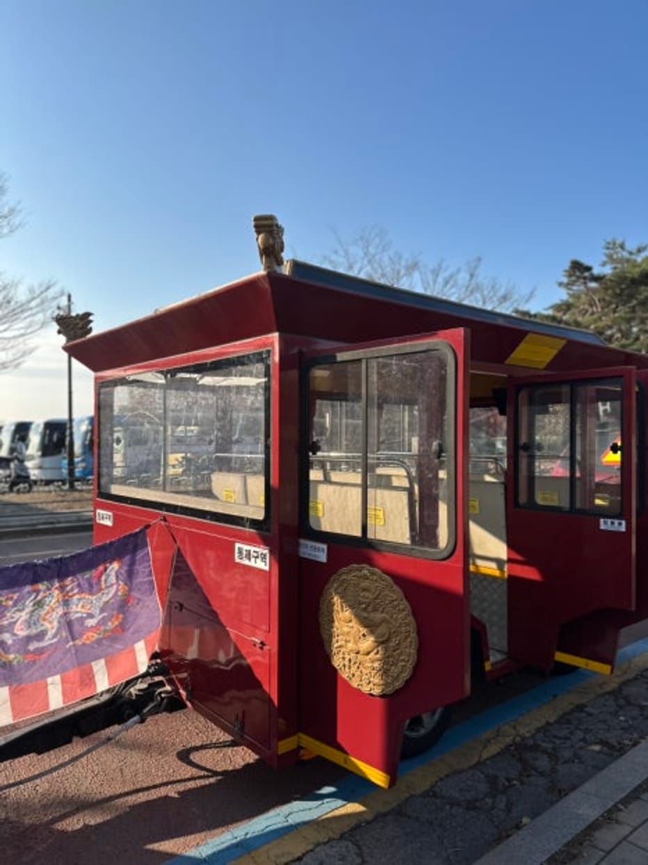 รีวิวการนั่งรถไฟท่องเที่ยวป้อมปราการซูวอนในฤดูหนาว พร้อมจองตั๋ว