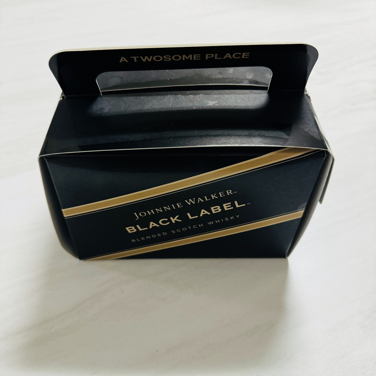 Avaliação do bolo de tiramisu Johnnie Walker Black Label da Tous Les Jours